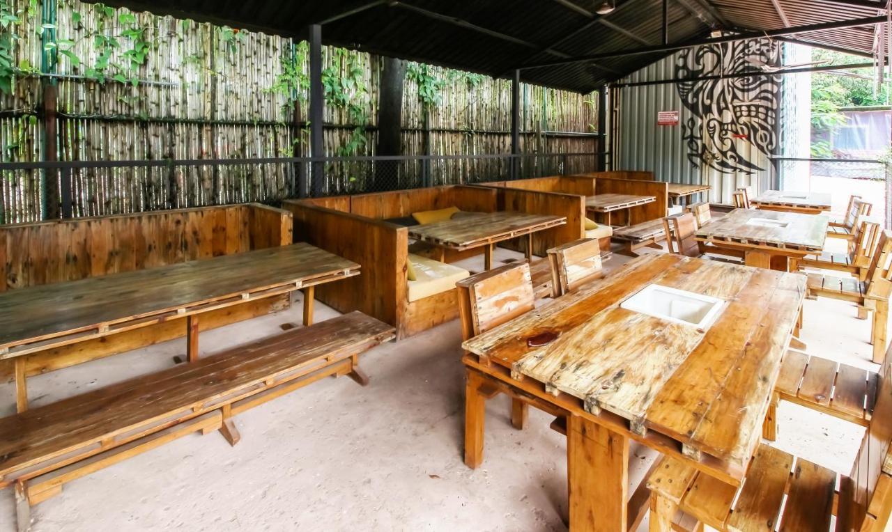 Treebo Trend Beach Box Hotel Baga Exterior foto